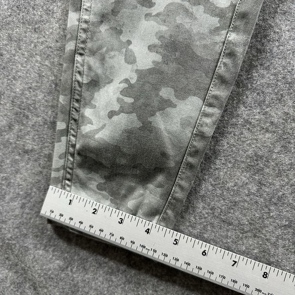 Spanx Stretch Twill Ankle Cargo Jogger Pants Womens Medium Stone Wash Camo - Picture 10 of 11